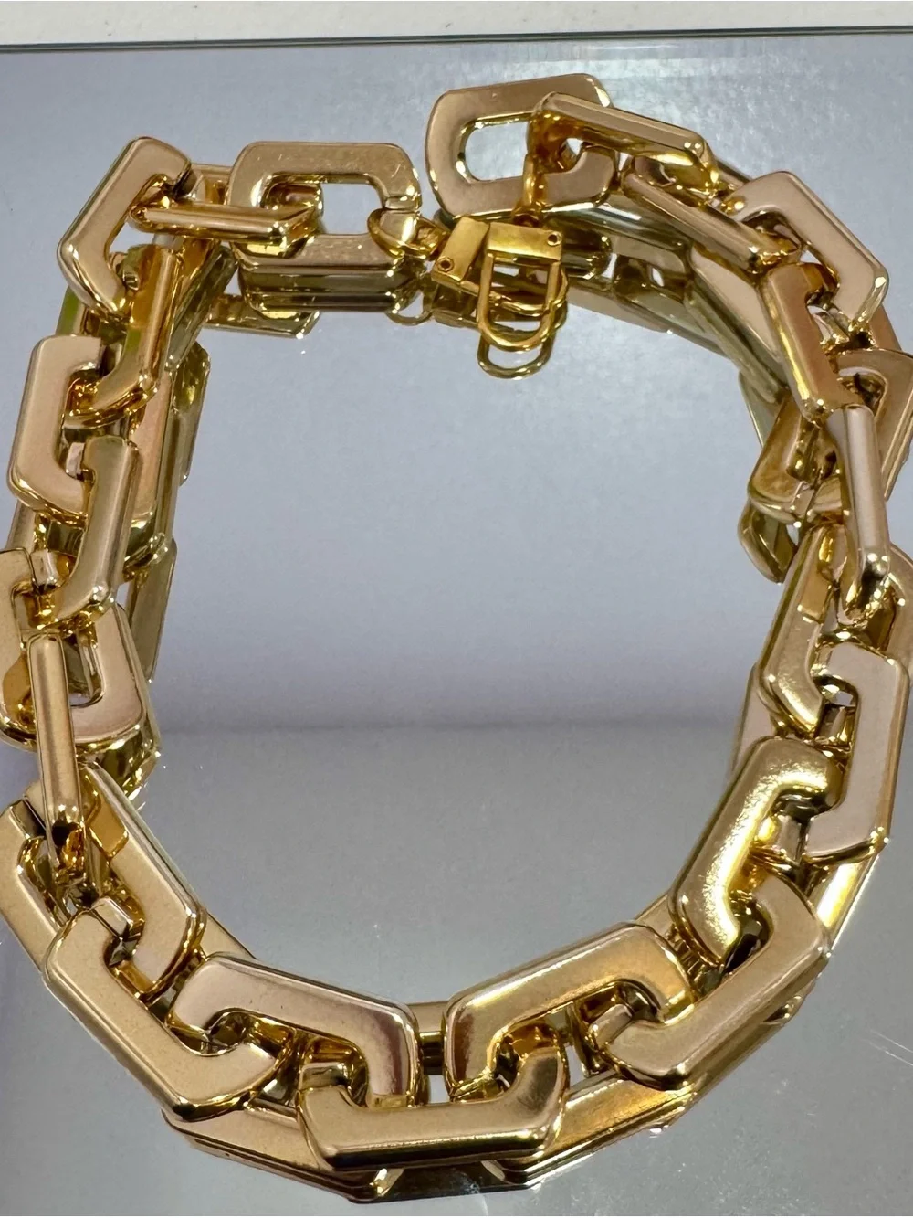 unbranded sleek gold